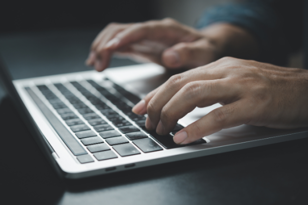 Transparência nas redes sociais legislativas: Antônio Fernando Ribeiro Pereira apresenta dashboards que monitoram tendências e opiniões públicas.