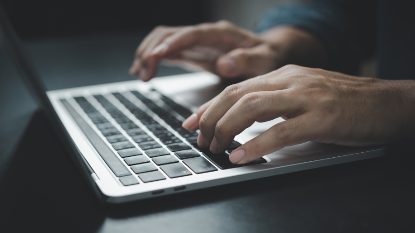 Transparência nas redes sociais legislativas: Antônio Fernando Ribeiro Pereira apresenta dashboards que monitoram tendências e opiniões públicas.