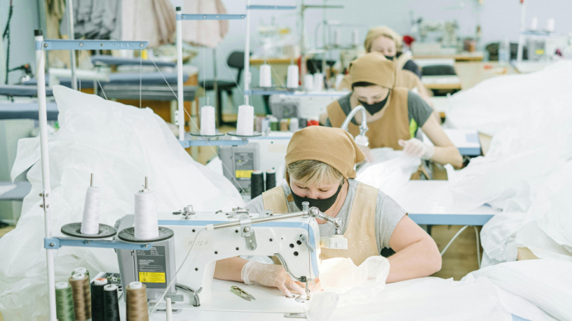 Conhecer os pontos de costura essenciais ajuda a entender o que cada tipo faz e quando usar, explica Cristiane Ruon dos Santos.