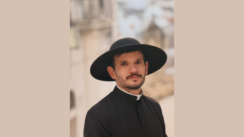 Non Stop destaca o reencontro com o primeiro amor na trajetória de Padre Patrick.