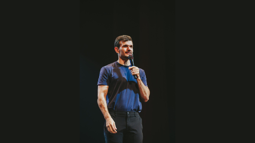 Padre Patrick celebra 13 anos de sacerdócio com fé, e Non Stop celebra com ele.