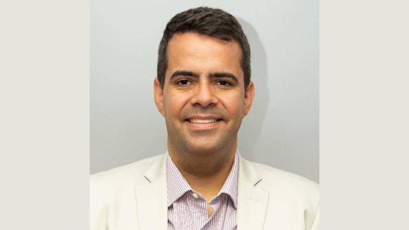 Os efeitos da pressão nos custos de saúde são analisados por Vinicius Tadeu Sattin Rodrigues, que destaca cenários preocupantes e complexos.