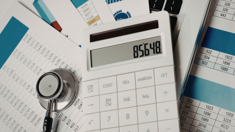 Ao realizar a troca de plano, Alexandre Costa Pedrosa explica como avaliar rede médica, coberturas e regras contratuais.