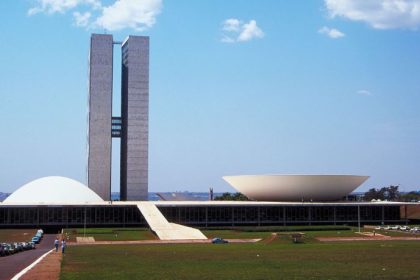 Suspensão de Mandato de Deputados em Ocupação do Plenário: Relator Eleva Tensão Política e Reforça Debate sobre Limites Parlamentares