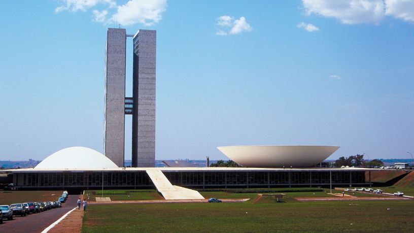 Suspensão de Mandato de Deputados em Ocupação do Plenário: Relator Eleva Tensão Política e Reforça Debate sobre Limites Parlamentares