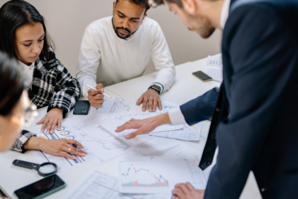 De assistentes a executores: como os agentes de IA mudam a rotina das empresas em 2026